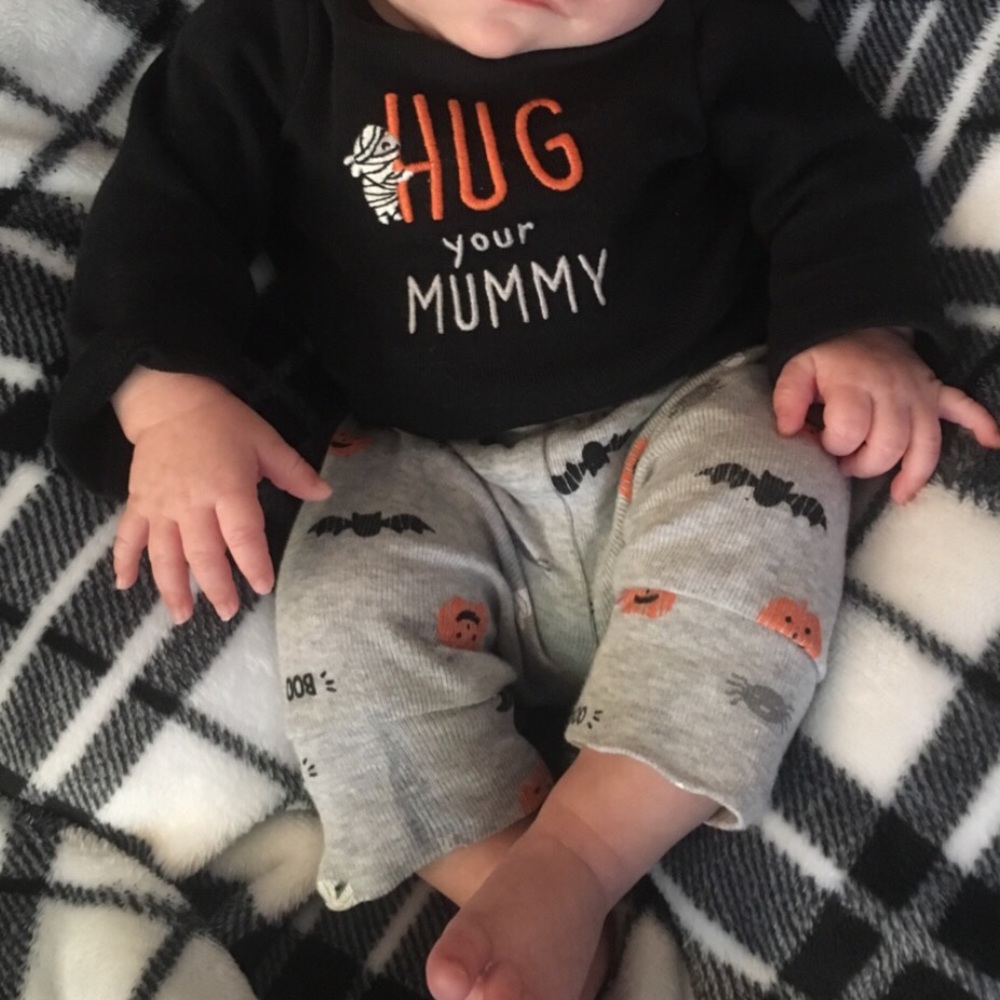 “Hug your mummy” Halloween outfit